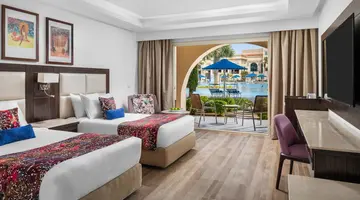 Albatros White Beach Hotel