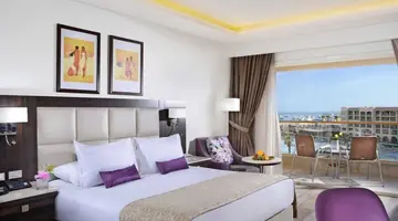 Albatros White Beach Hotel