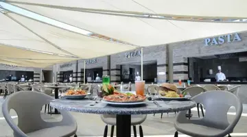 Albatros White Beach Hotel