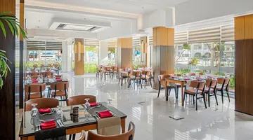 Albatros White Beach Hotel