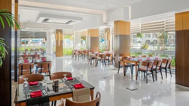 Albatros White Beach Hotel