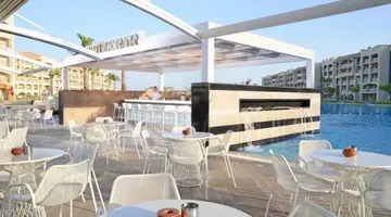 Albatros White Beach Hotel
