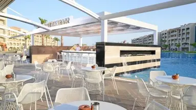 Albatros White Beach Hotel