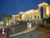 Albatros White Beach Hotel