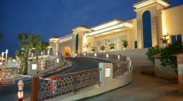 Albatros White Beach Hotel