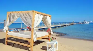 Albatros White Beach Hotel