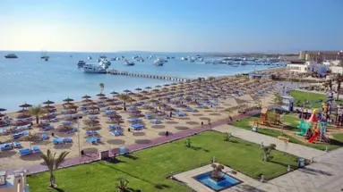 Albatros White Beach Hotel