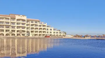 Albatros White Beach Resort