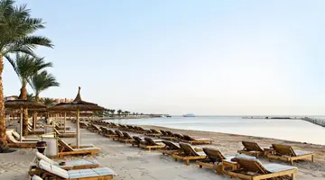 Albatros White Beach Resort