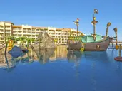 Albatros White Beach Resort