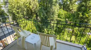 ALDER GARDEN HOTEL