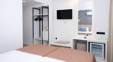 ALDER GARDEN HOTEL