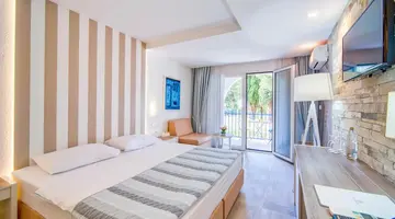 Aleksandar Hotel