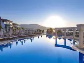ALEXANDER BEACH HOTEL & VILLAGE RESORT