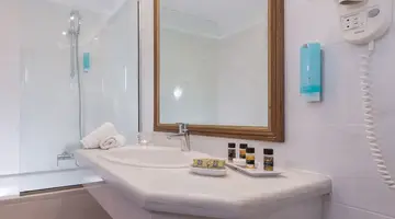 Alexander Beach Hotel & Village Resort