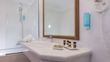 Alexander Beach Hotel & Village Resort