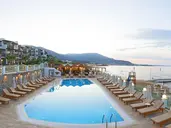 Alexander Beach Hotel