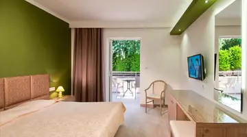 Alexandra Beach Hotel and Apartments