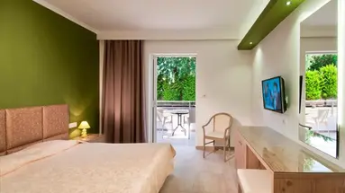Alexandra Beach Hotel and Apartments