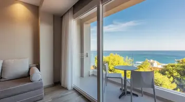 Alexandra Beach Resort & Spa