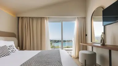 Alexandra Beach Resort & Spa