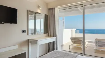 Alexandra Beach Resort & Spa