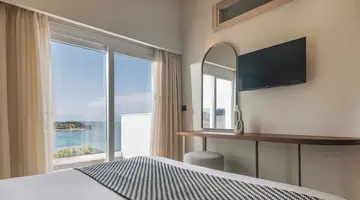 Alexandra Beach Resort & Spa