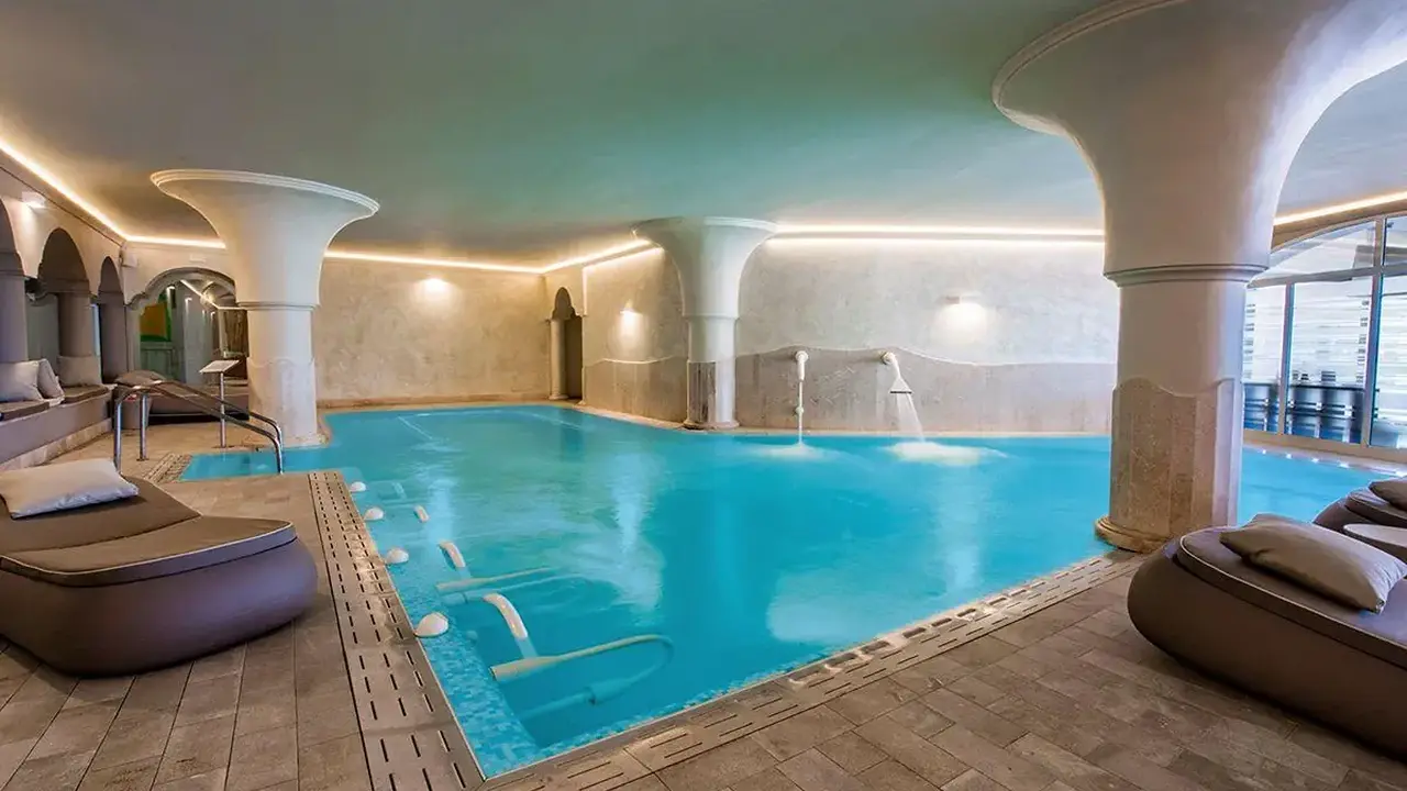 ALMAR TIMI AMA HOTEL