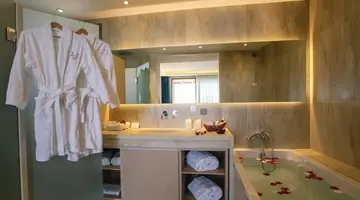 Almyros Beach Resort and Spa