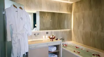 Almyros Beach Resort and Spa