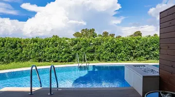 Almyros Beach Resort and Spa