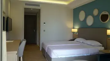 Almyros Beach Resort and Spa
