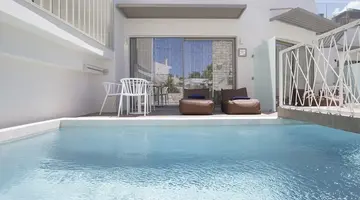 ALOE BOUTIQUE & SUITES Adults only 16+