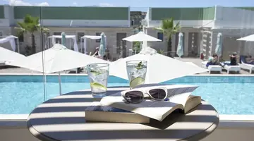 ALOE BOUTIQUE & SUITES Adults only 16+