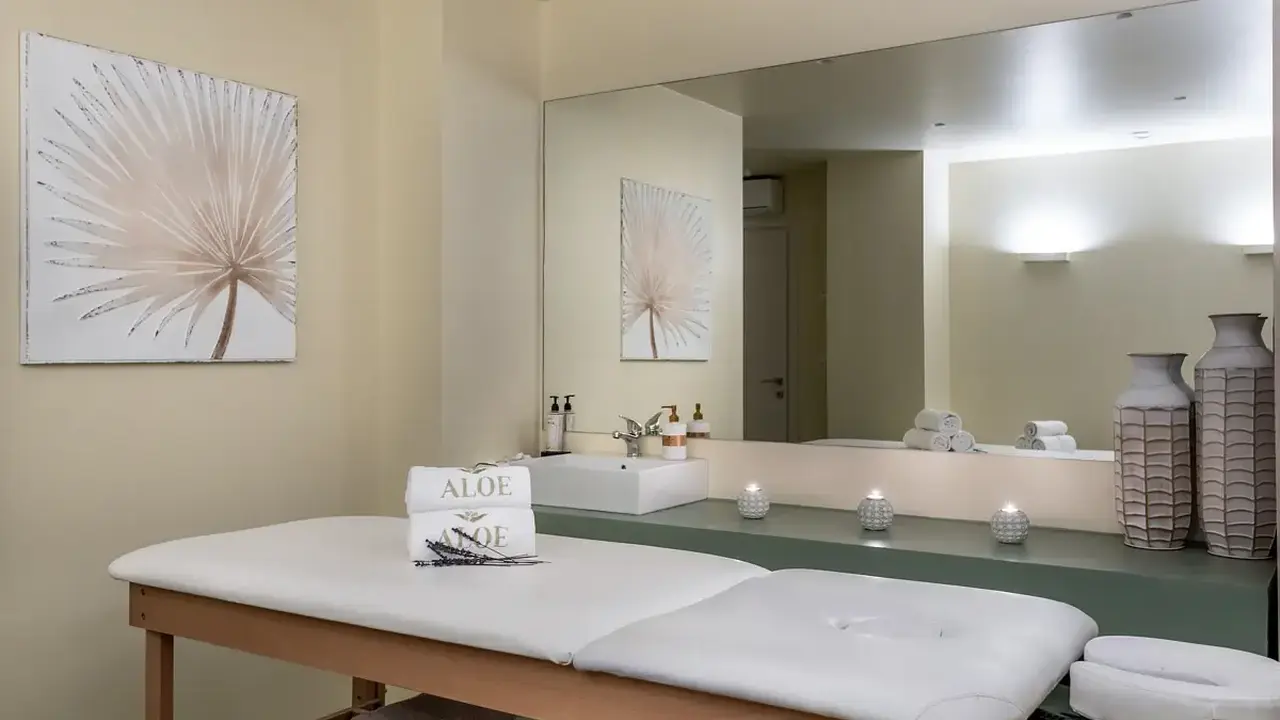 Aloe Boutique & Suites (Adults Only 16+)