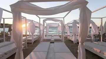 ALOE BOUTIQUE & SUITES Adults only 16+