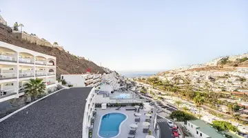 Altair Apartments