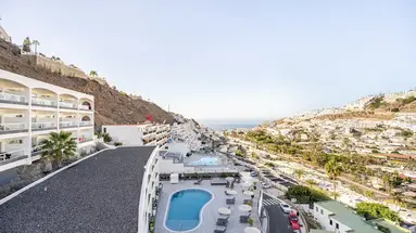Altair Apartments
