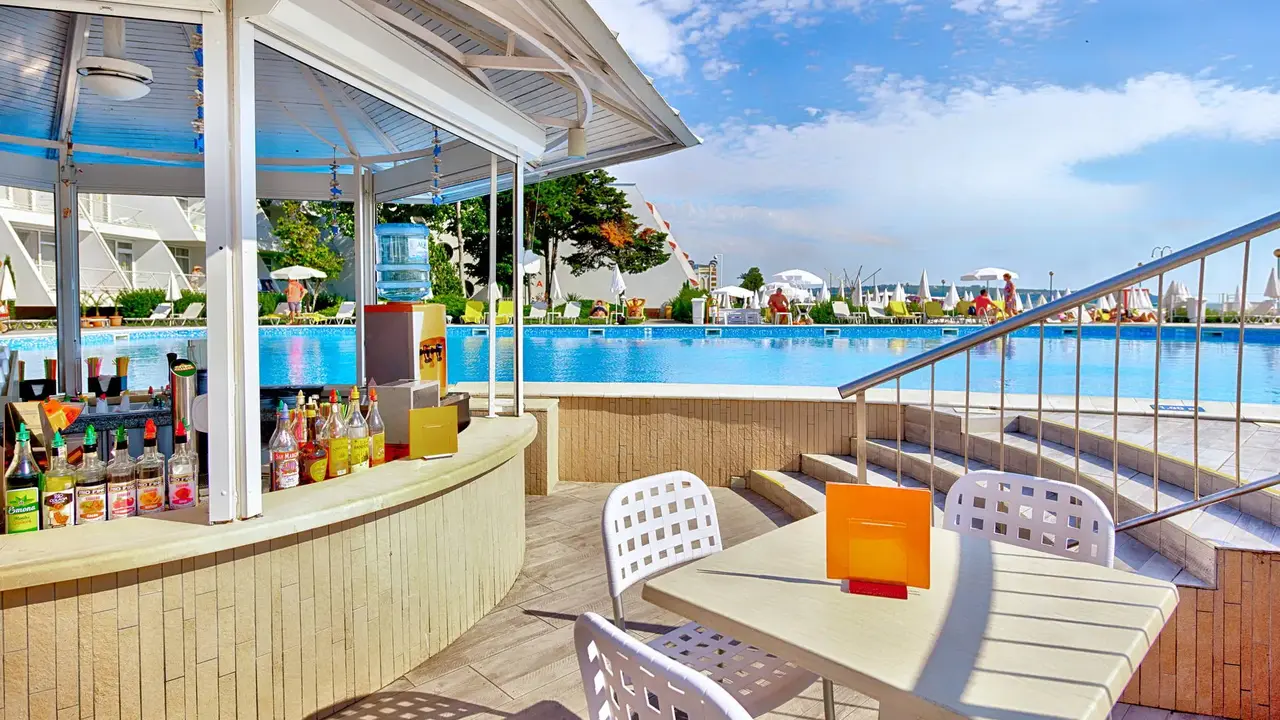 AluaSun Helios Beach