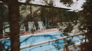 Alvin Comfort Hotel