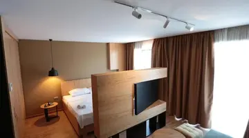 Alvin Comfort Hotel