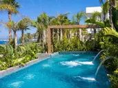 Amavi Hotel (16+)