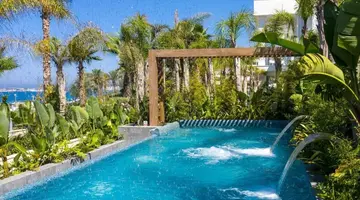 Amavi Hotel (16+)