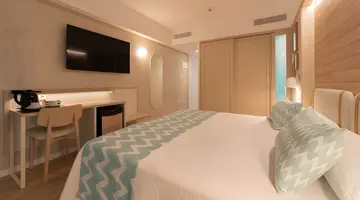 Ambassador Playa II