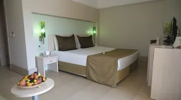 AMBASSADOR PLAZA HOTEL