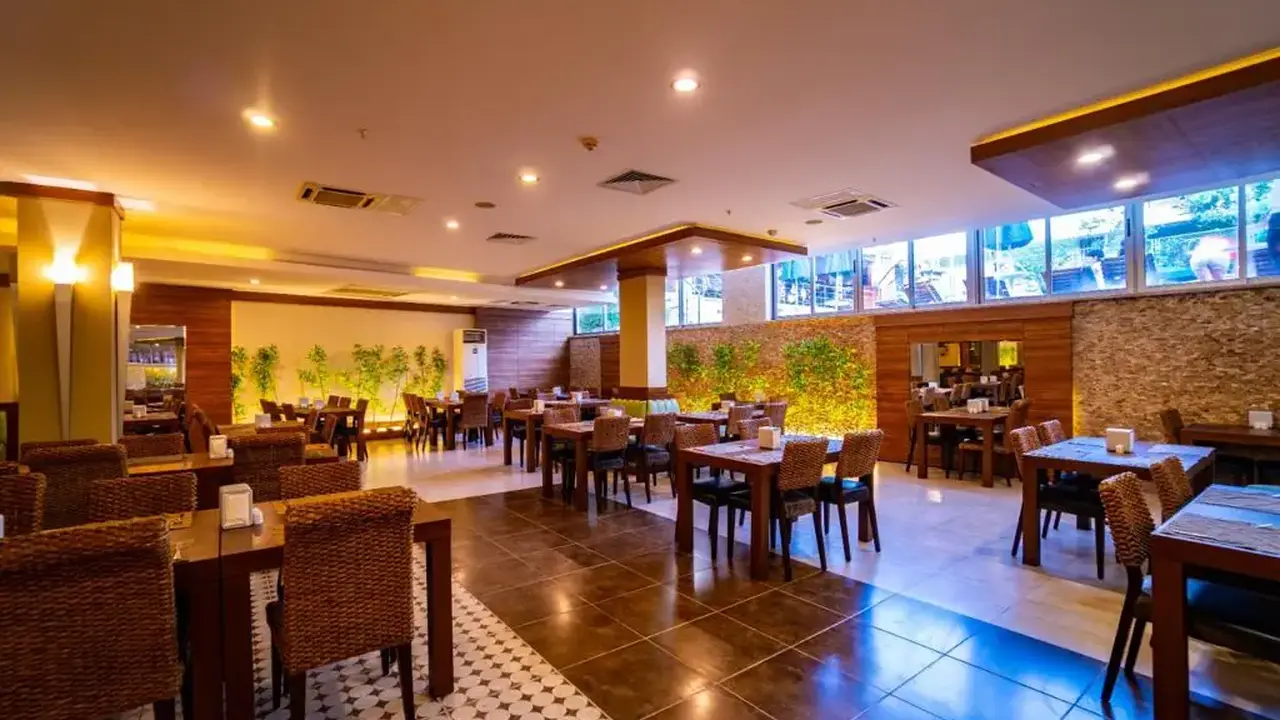 AMBASSADOR PLAZA HOTEL