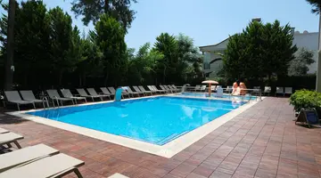 AMBASSADOR PLAZA HOTEL