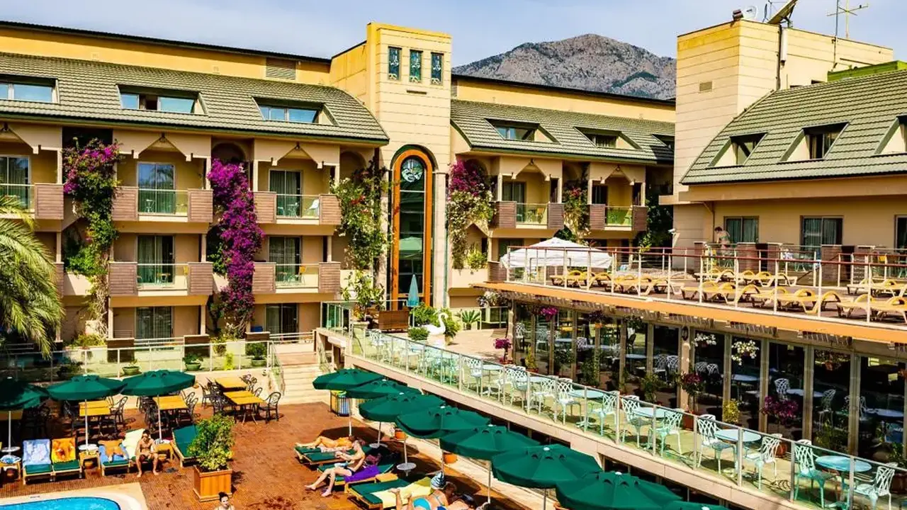 AMBASSADOR PLAZA HOTEL
