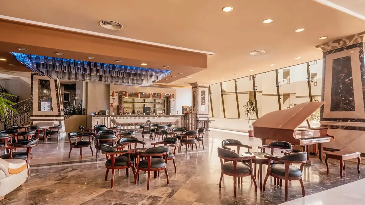Amc Royal Hotel & SPA