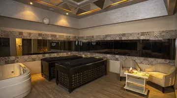 AMC Royal Hotel & SPA
